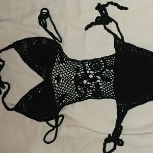 Crochet monokini, OS